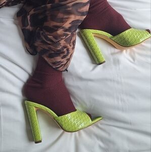 NWT Light Green Snake Print Pointed High Heel Sandals